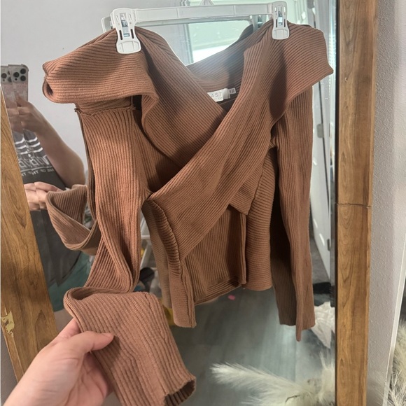 ASTR THE LABEL OFF THE SHOULDER CRISS CROSS FRONT RIBBED ZAYLA SWEATER - Picture 5 of 8